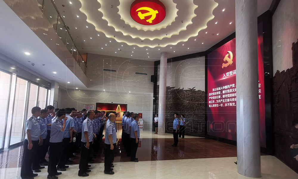 建黨節(jié),，我們在東海島黨群服務(wù)中心向黨致敬！